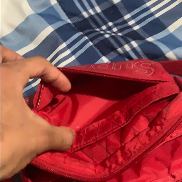 Red supreme bag wit silver Cuban link chain - Picture 5 of 6